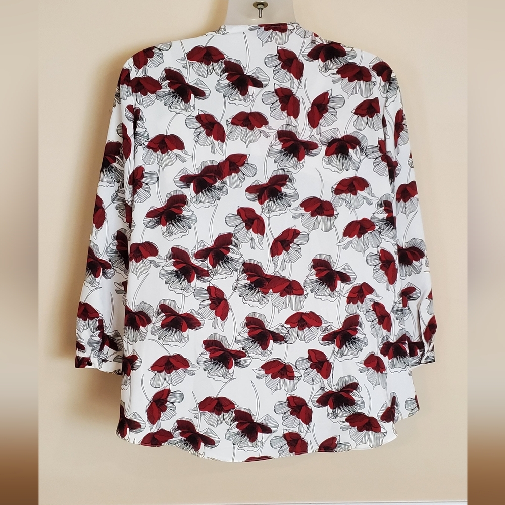Alfani Wrap Front Floral Blouse NWT 24W - Picture 3 of 10
